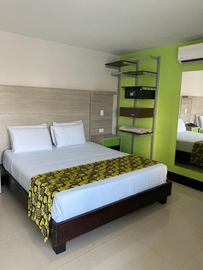 Hotel Genova Prado Баранкила Екстериор снимка