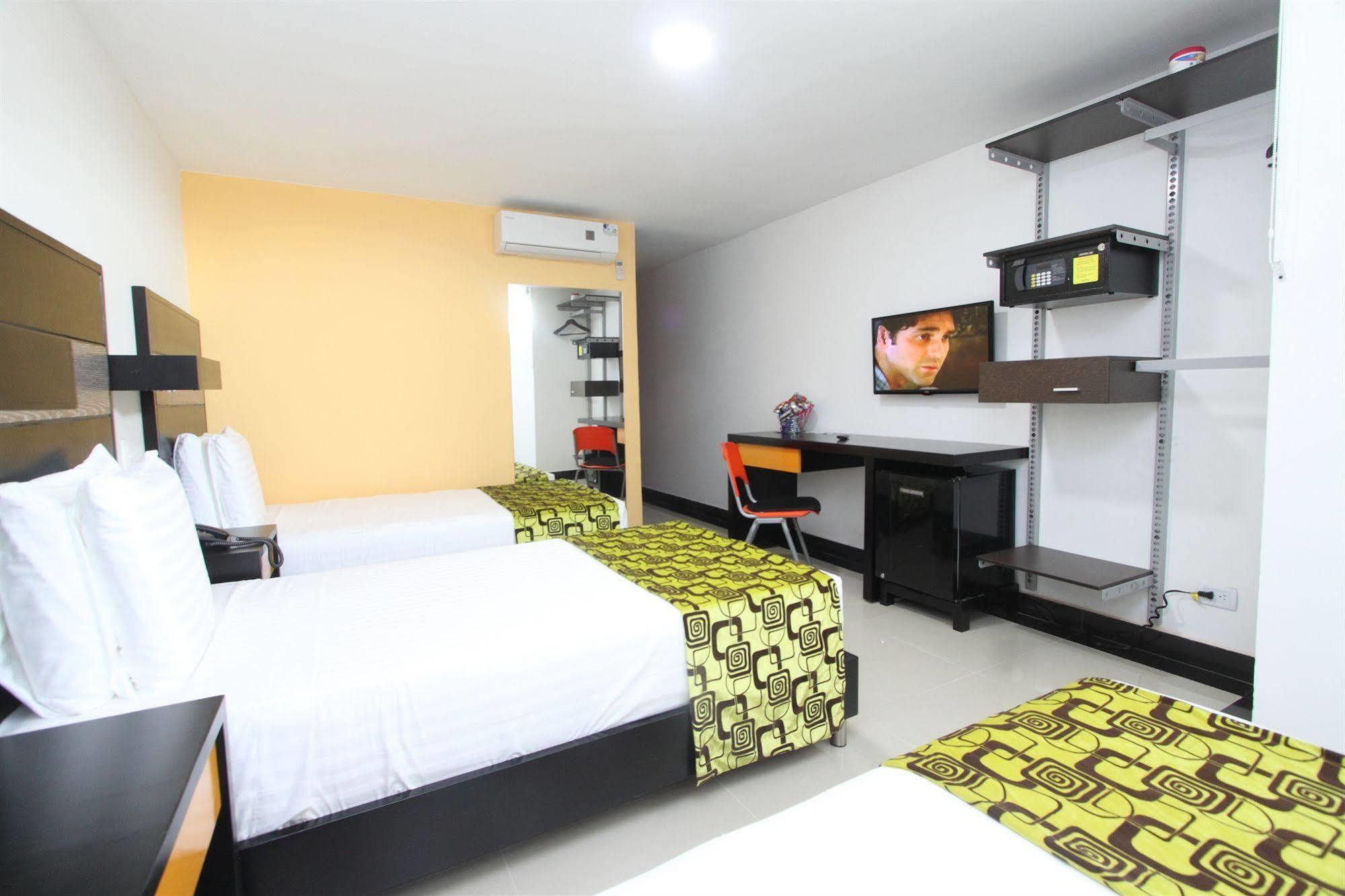 Hotel Genova Prado Баранкила Екстериор снимка