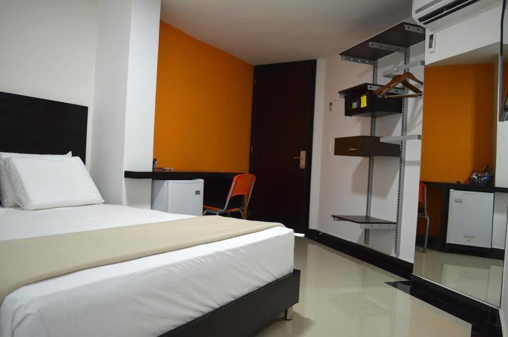 Hotel Genova Prado Баранкила Екстериор снимка